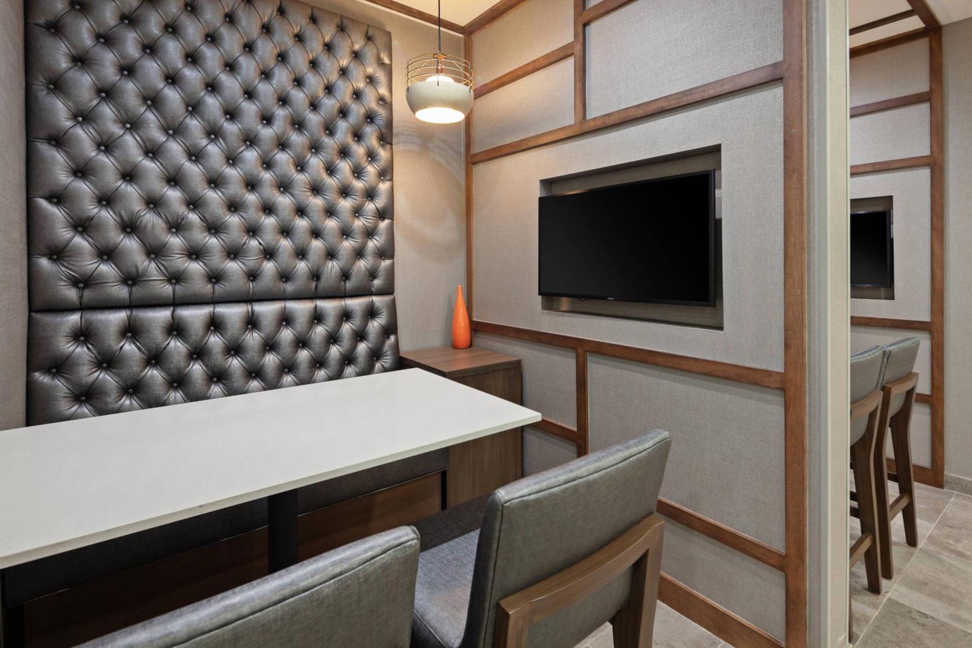 Springhill By Marriott Downtown 3* Escondido